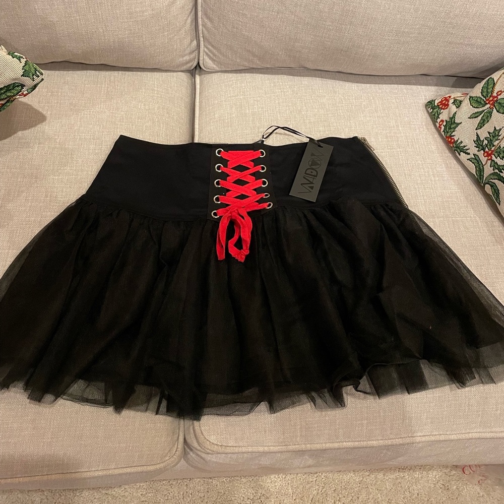 Widow skirt